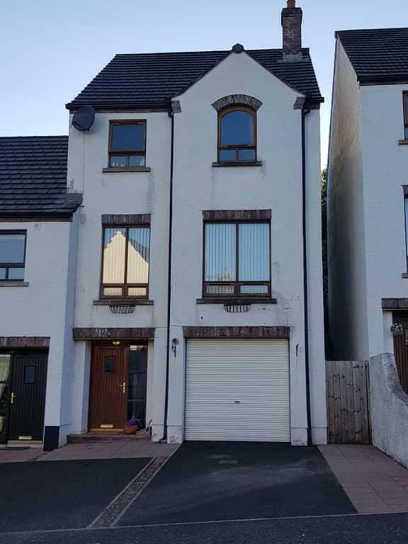 Spire View Townhouse Ballycastle Exterior foto